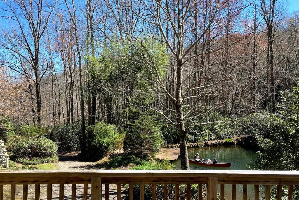 Gasthaus Hideaway At Harvest Moon Sylva Exterior foto